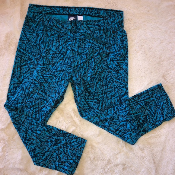 Nike capris - Picture 4 of 5